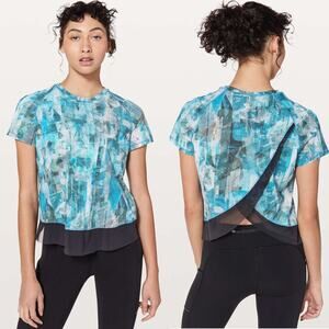 LULULEMON Quick Pace Short Sleeve Size 10 Sun Dazed Multi Blue / Super Dark